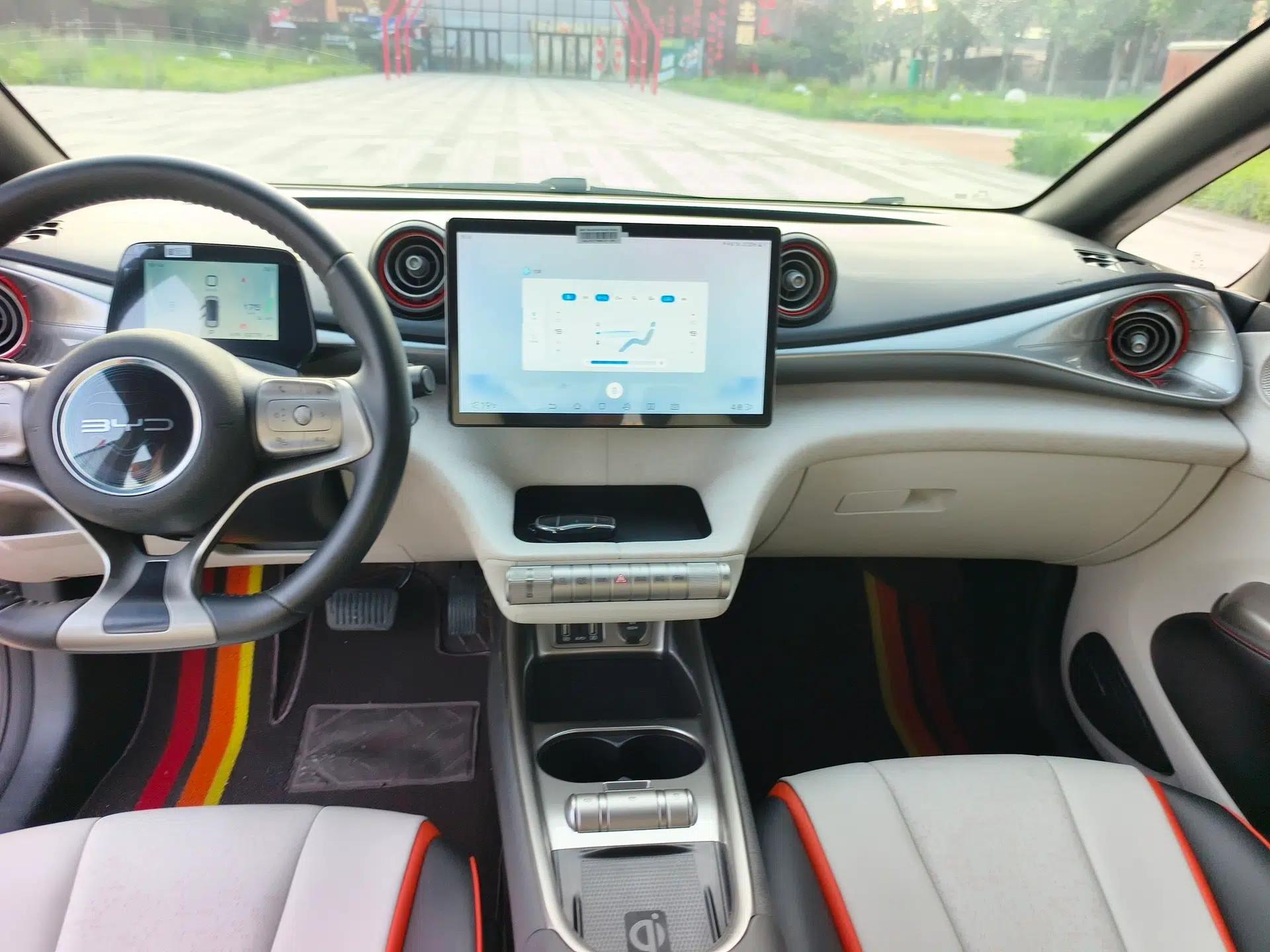 BYD Dolphin 2021 405 km Fashion Edition — миниатюра 18