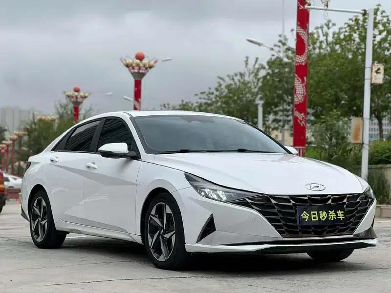 Hyundai Elantra 2021 1.5L CVT LUX Premium Edition — миниатюра 3