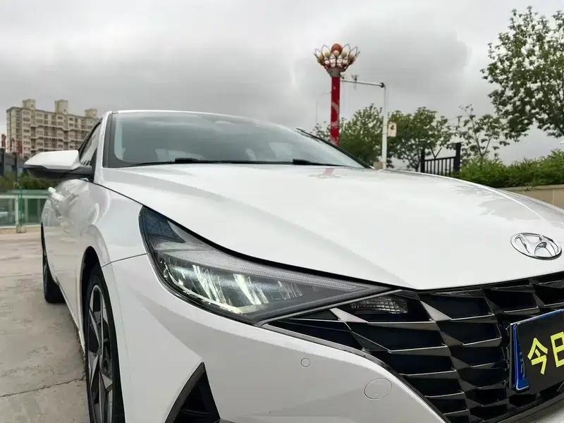 Hyundai Elantra 2021 1.5L CVT LUX Premium Edition — миниатюра 10