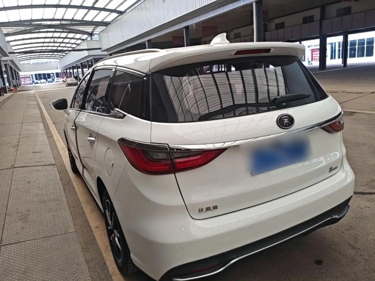 BYD Song MAX 2018 1.5T Automatic Smart Connect Elite Model with 6 Seats — миниатюра 4