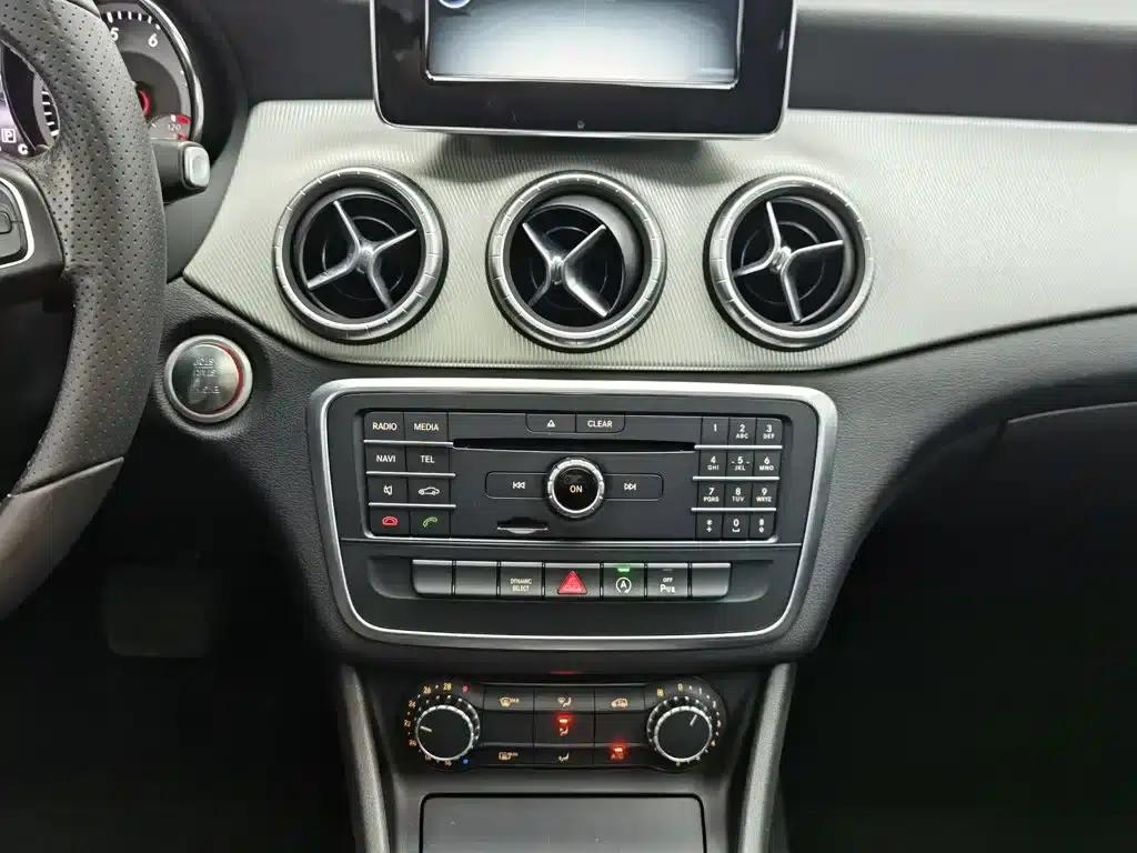 Imported Mercedes-Benz CLA 2016 CLA 200 Dynamic — миниатюра 12