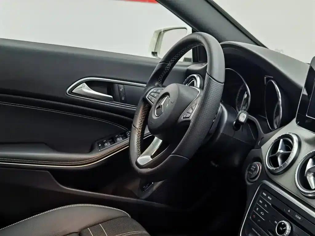 Imported Mercedes-Benz CLA 2016 CLA 200 Dynamic — миниатюра 22