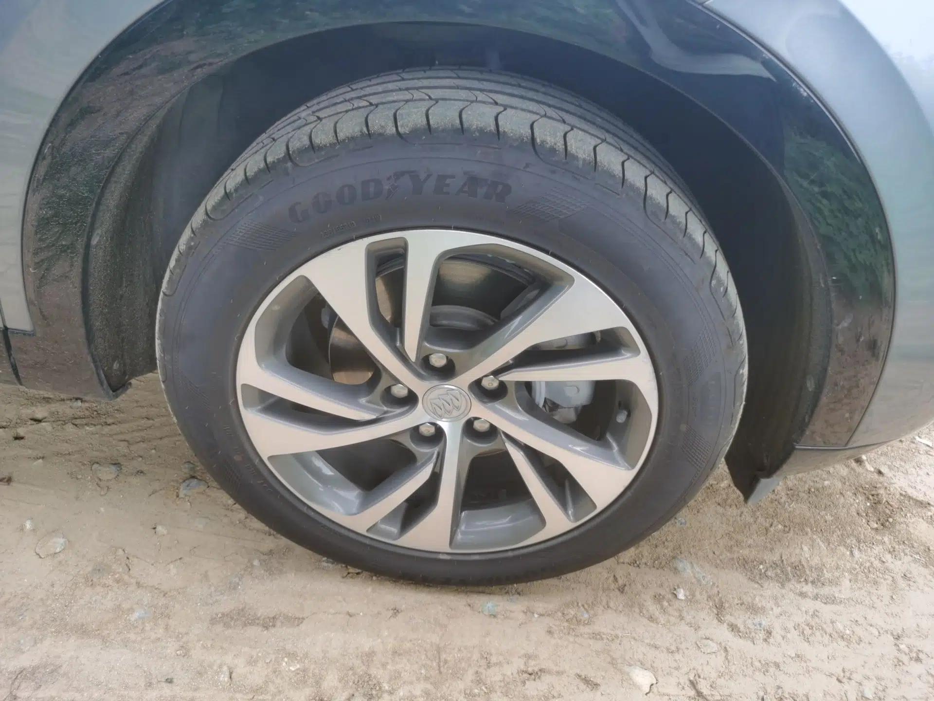 Buick Envision 2020 Encore S 652T Two-Wheel Drive Luxury Model — миниатюра 8