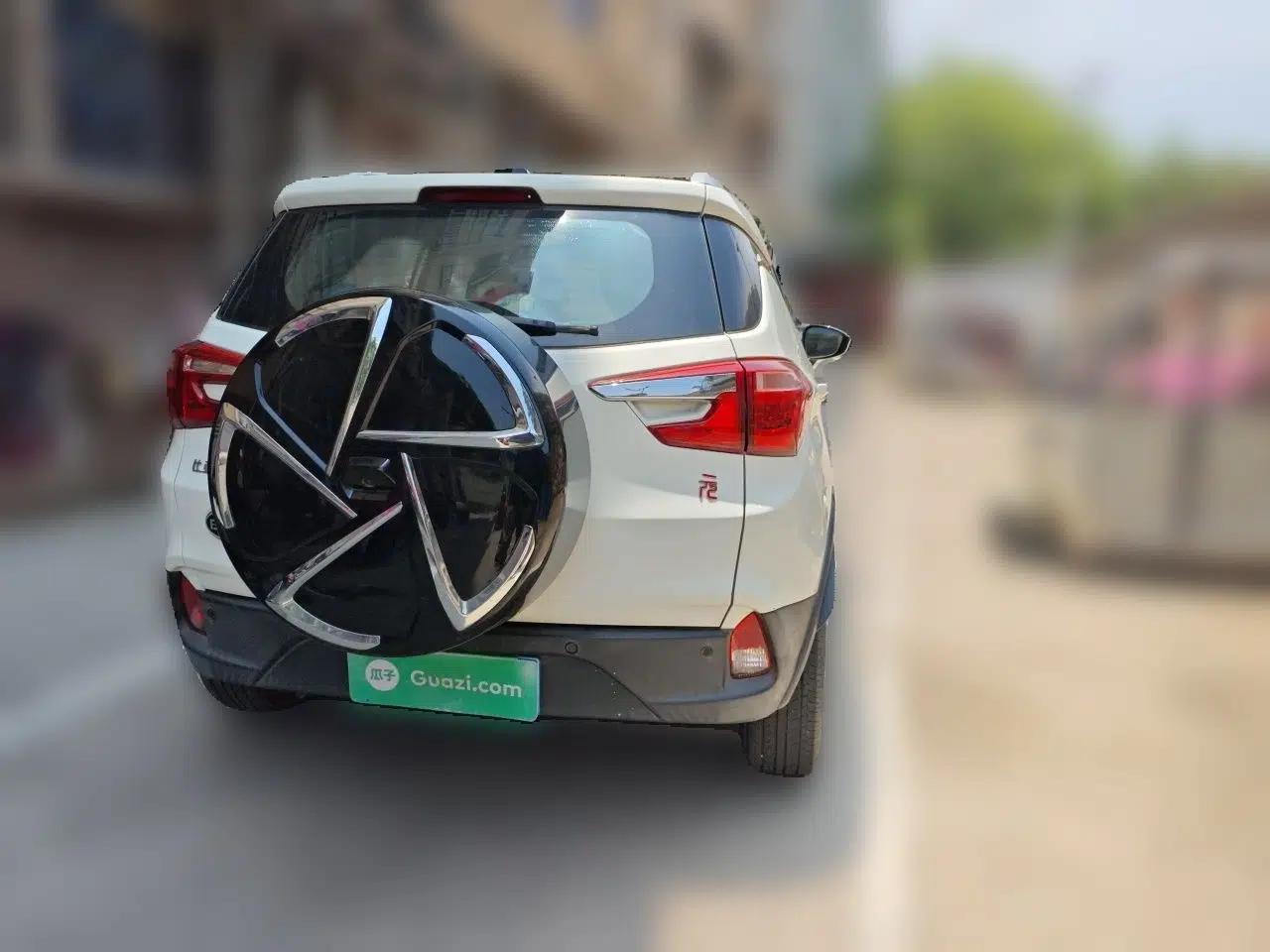BYD Yuan 2016 1.5L Manual Luxury Version — миниатюра 6