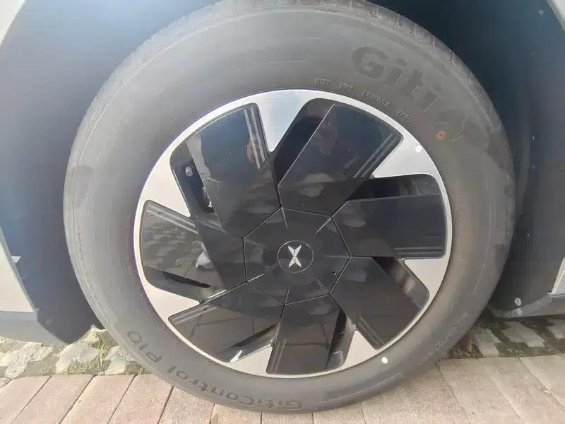 XPeng G6 2025 Pure Electric 625 Long Range Max Technology Edition — миниатюра 6