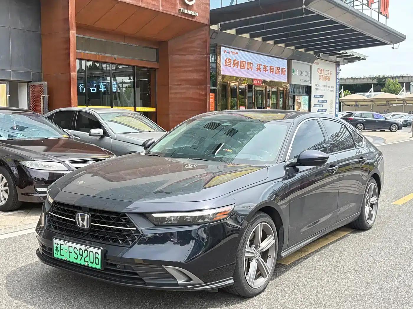 Accord PHEV 2023 2.0L e:PHEV Luxury Edition — миниатюра 1
