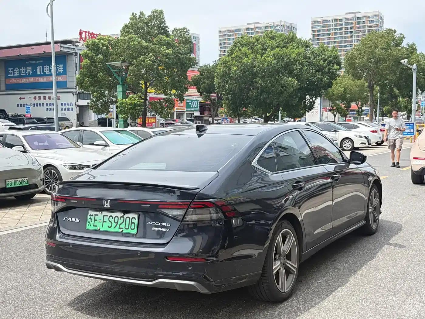 Accord PHEV 2023 2.0L e:PHEV Luxury Edition — миниатюра 3