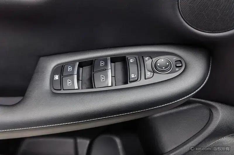 Infiniti QX50 2020 Facelift 2.0T AWD Navigator Edition — миниатюра 22