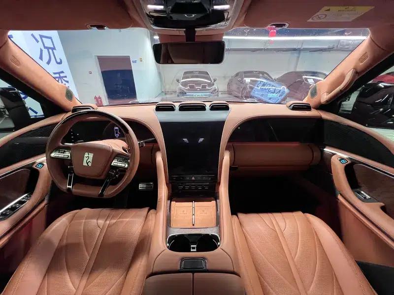 Looking up at the 2023 U8 Luxury Edition — миниатюра 11