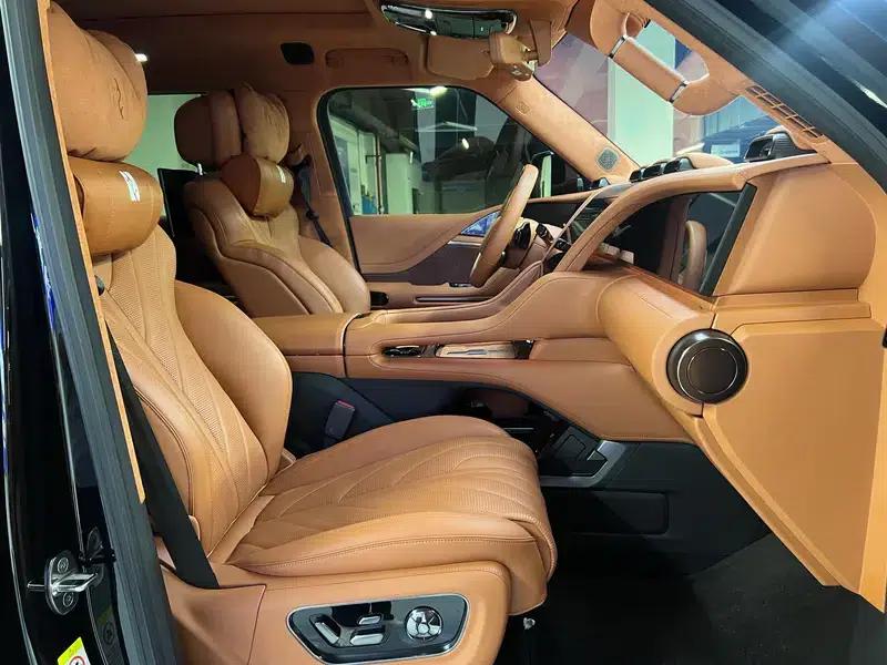 Looking up at the 2023 U8 Luxury Edition — миниатюра 13