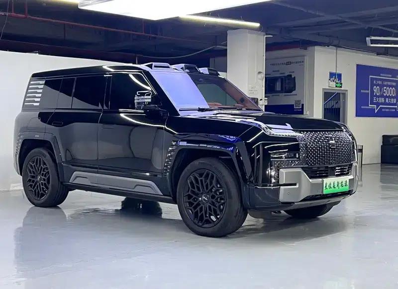 Looking up at the 2023 U8 Luxury Edition — миниатюра 3
