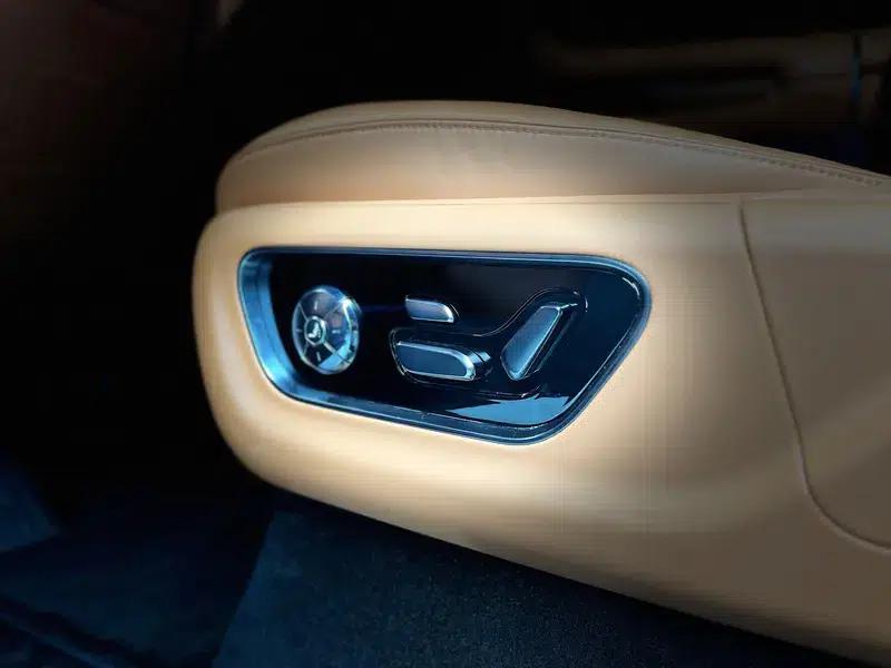 Looking up at the 2023 U8 Luxury Edition — миниатюра 8