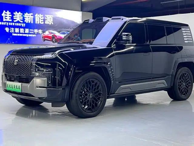 Looking up at the 2023 U8 Luxury Edition