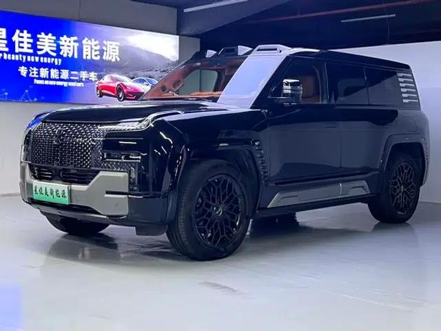 Looking up at the 2023 U8 Luxury Edition