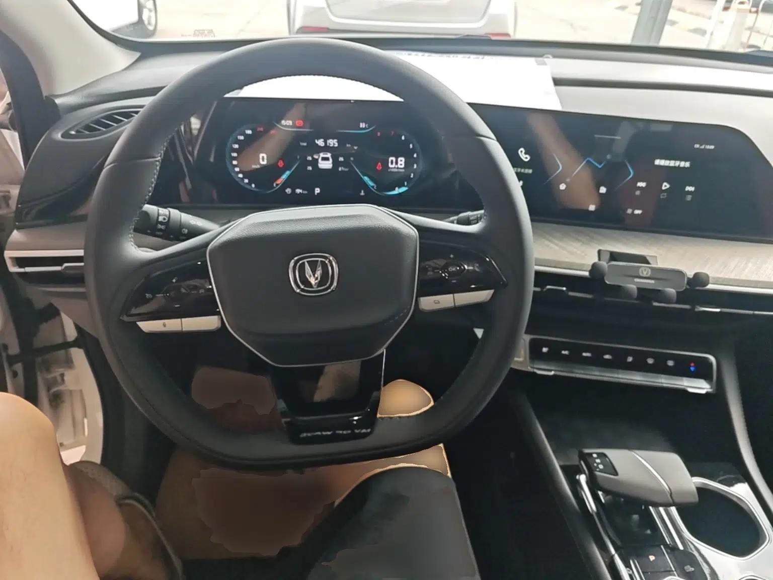 CHANGAN Eado 2023 Changan Edition PLUS Blue Whale NE 1.4T GDI DCT Prestige Version — миниатюра 13