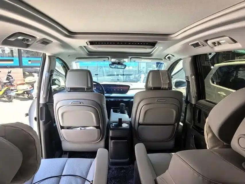 Buick GL8 2025 Luxury Edition — миниатюра 3