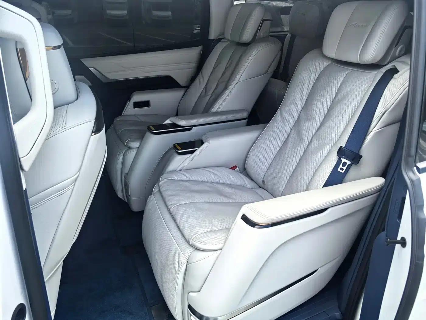 Century 2025 2.0T 7-Seat Luxury Edition — миниатюра 6