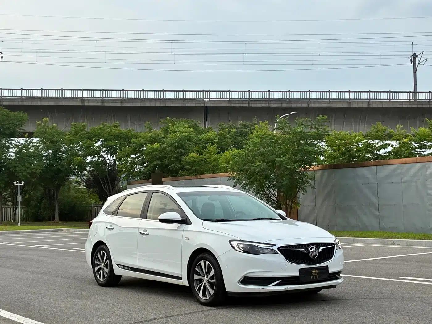 Buick Verano 2018 18T Automatic Elite — миниатюра 3