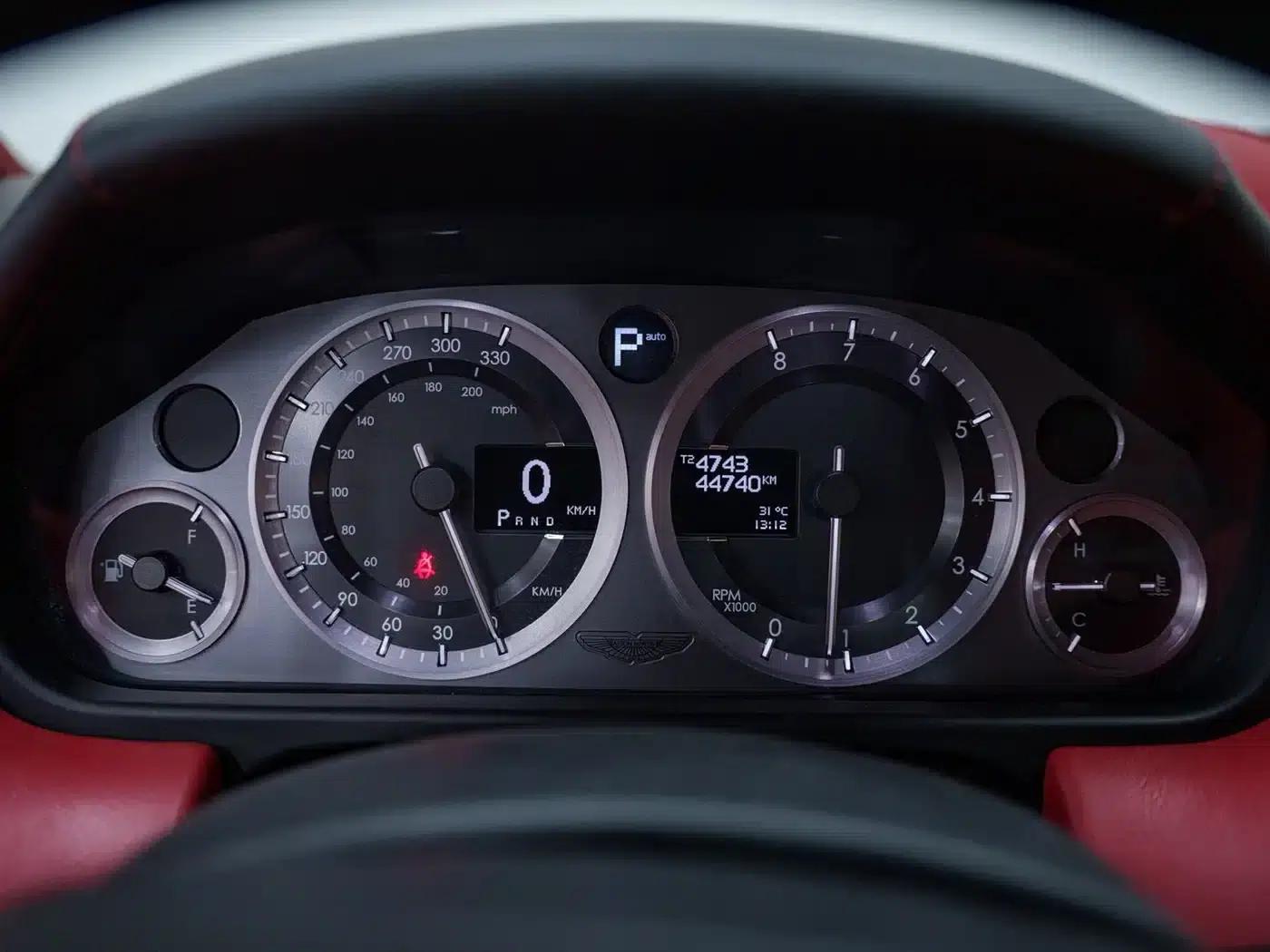 Aston Martin DB9 2013 6.0L Coupe — миниатюра 17