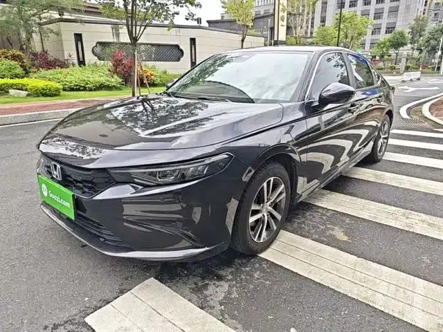 Stylish 2023 240TURBO CVT Leading Edition