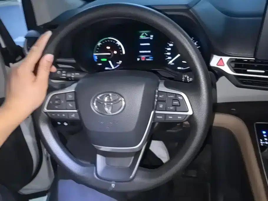 2024 Sienna 2.5L Hybrid Comfort Edition — миниатюра 15