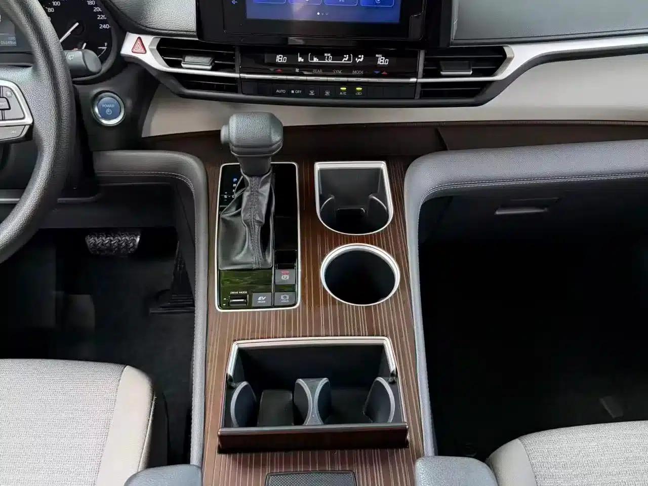 2021 Sienna 2.5L Hybrid Comfort Edition — миниатюра 9