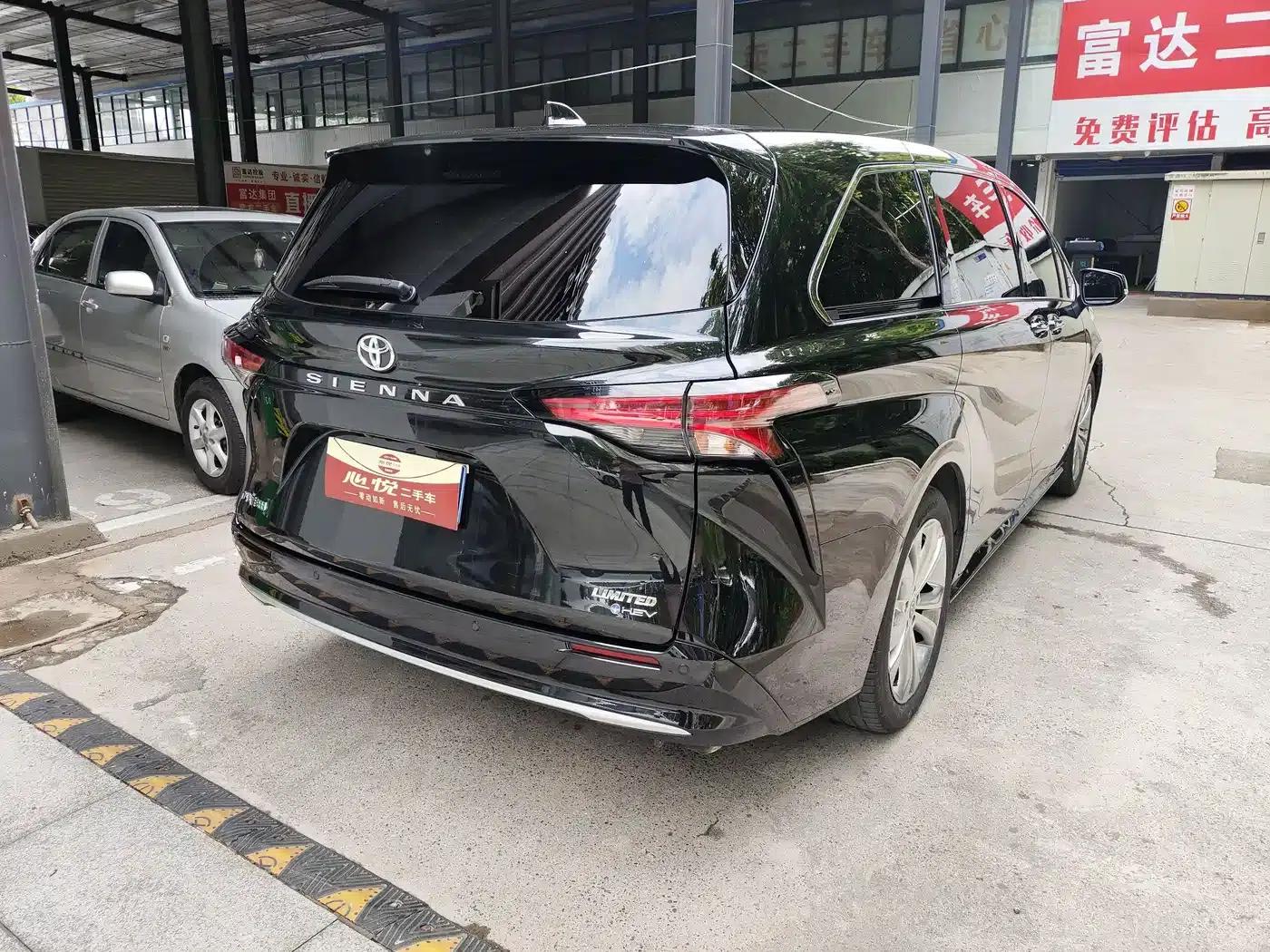 2024 Sienna 2.5L Hybrid Premium Edition — миниатюра 15