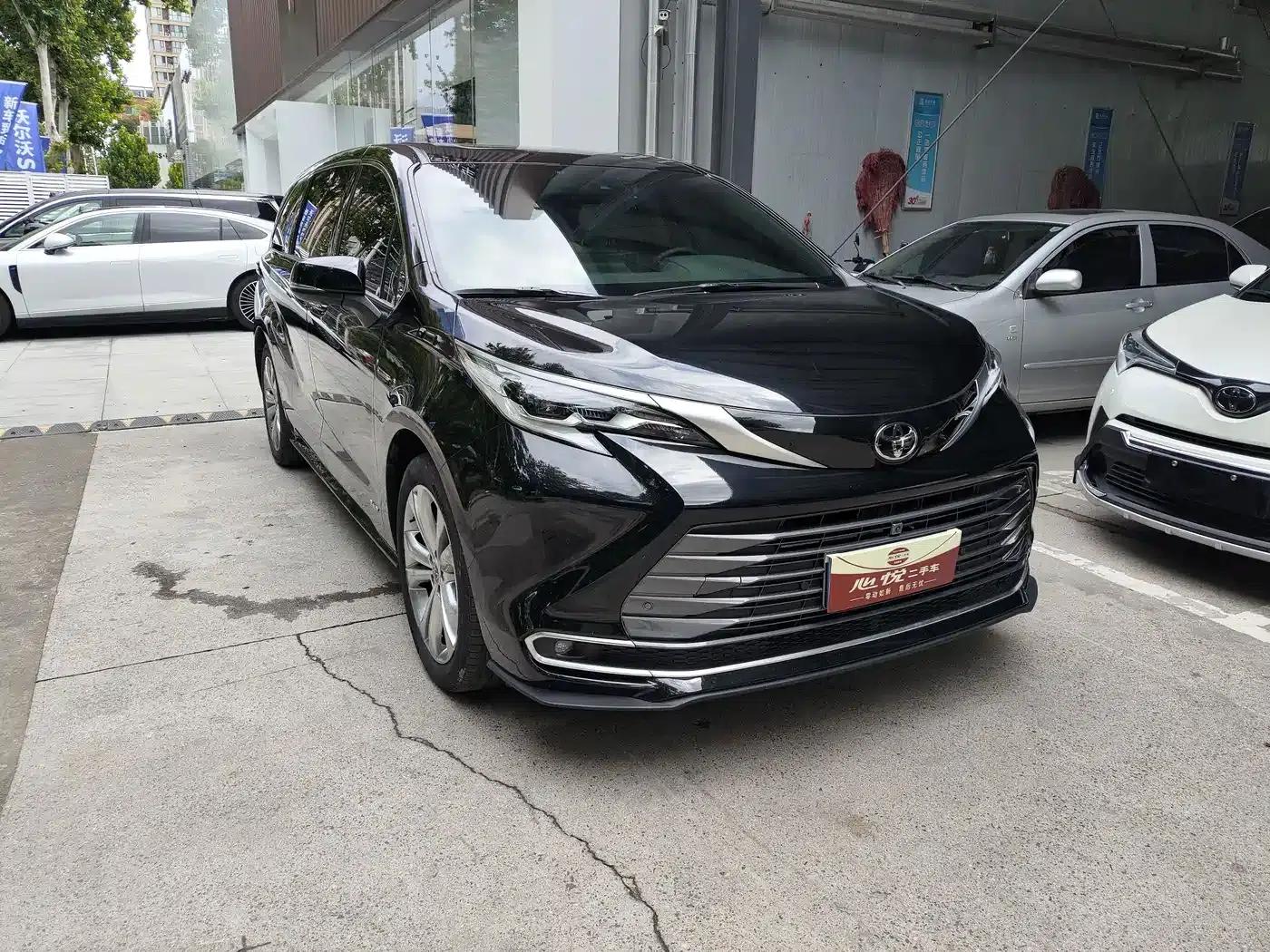 2024 Sienna 2.5L Hybrid Premium Edition — миниатюра 3