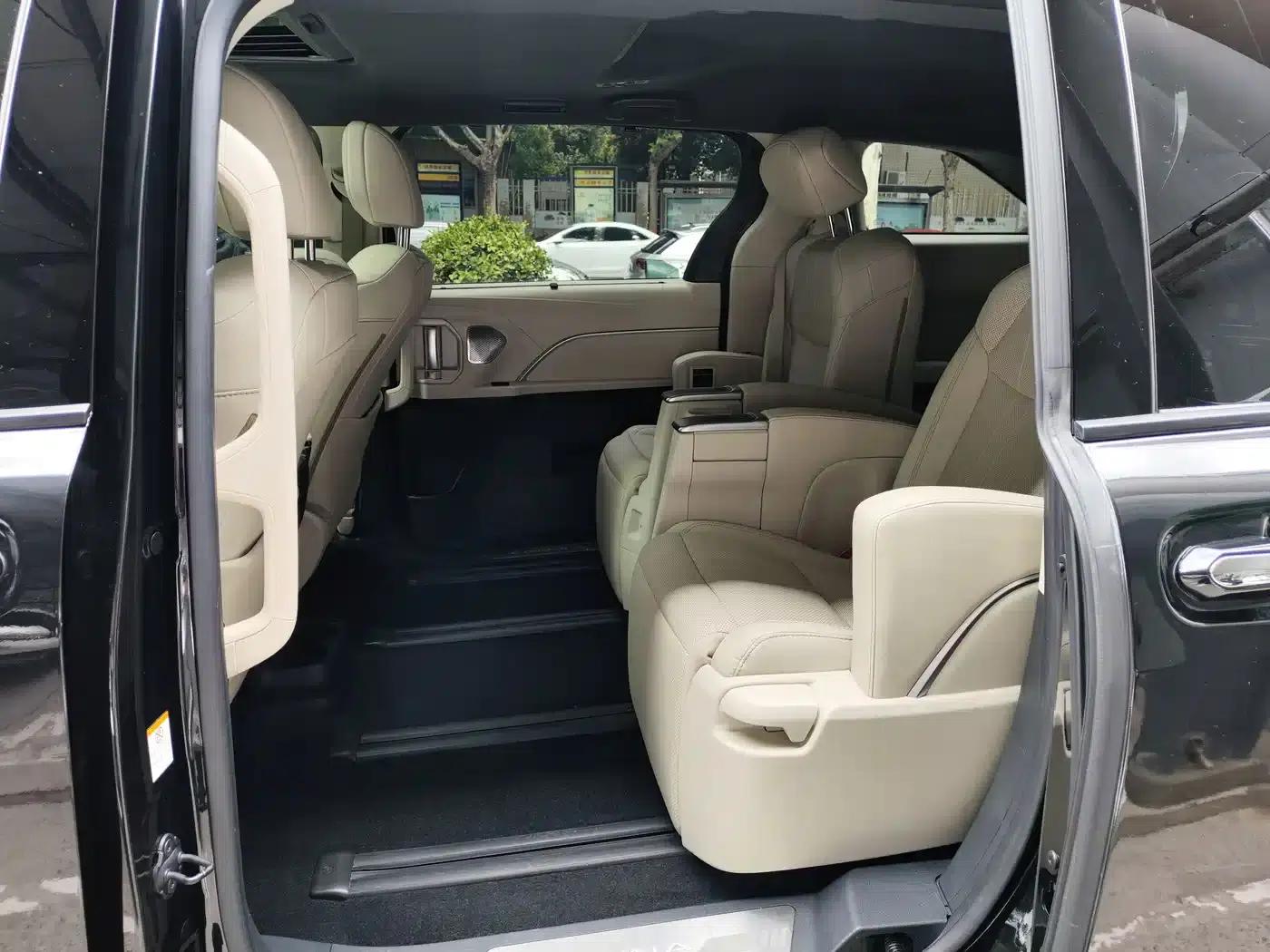 2024 Sienna 2.5L Hybrid Premium Edition — миниатюра 5