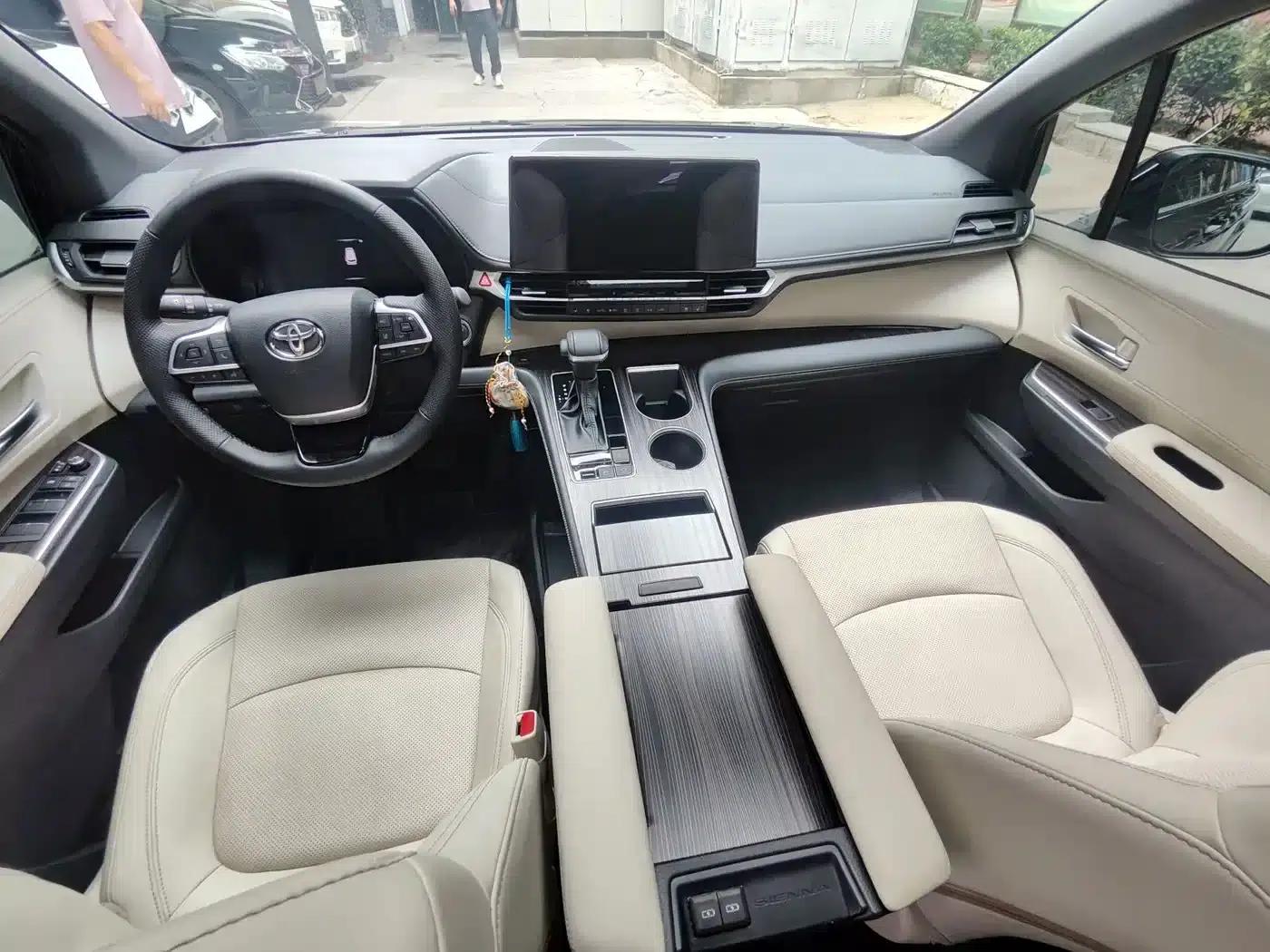 2024 Sienna 2.5L Hybrid Premium Edition — миниатюра 6