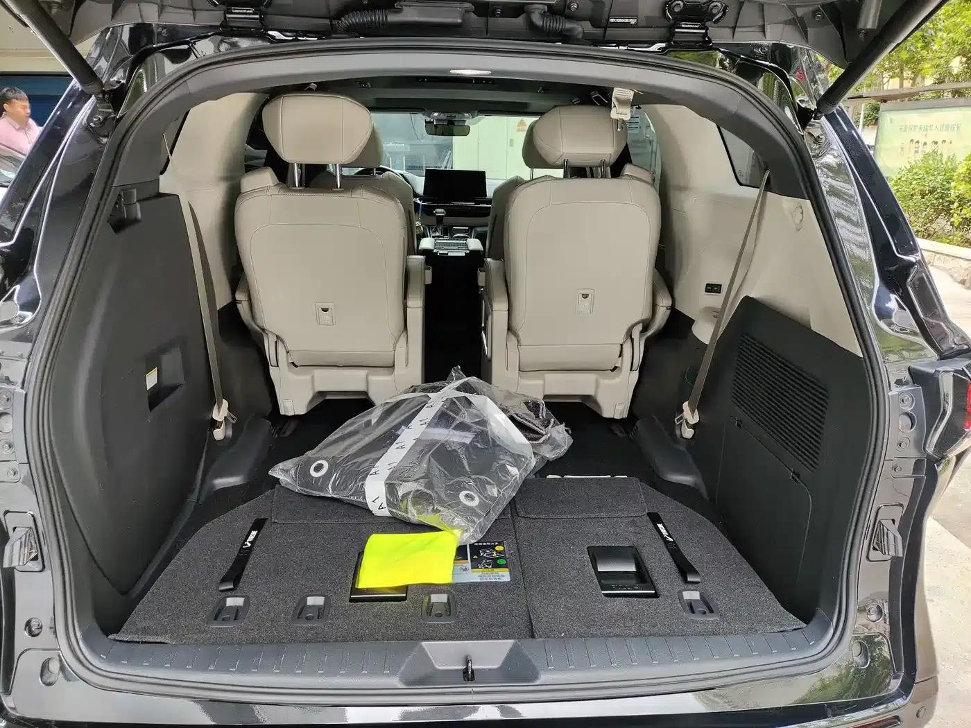 2024 Sienna 2.5L Hybrid Premium Edition — миниатюра 8