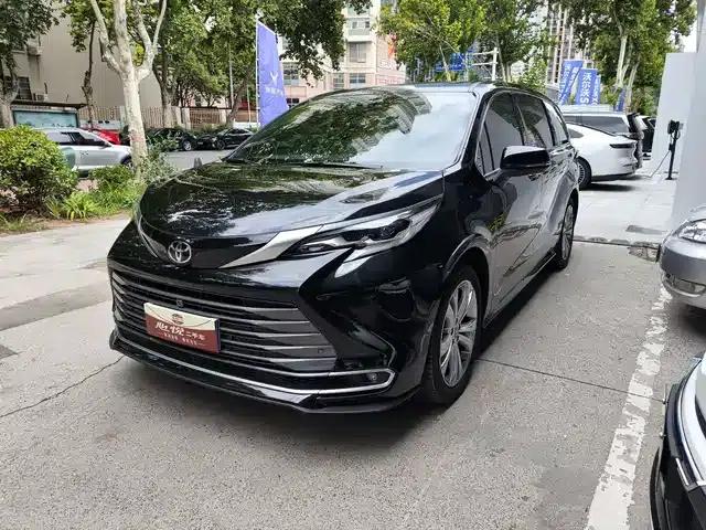 2024 Sienna 2.5L Hybrid Premium Edition