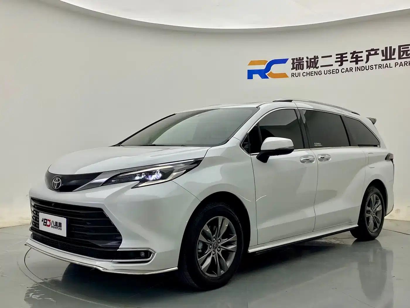 2026 Sienna 2.5L Hybrid 2WD Comfort Edition — миниатюра 1