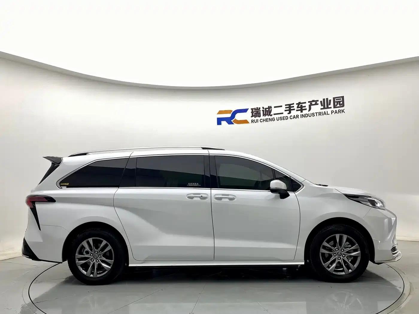 2026 Sienna 2.5L Hybrid 2WD Comfort Edition — миниатюра 4