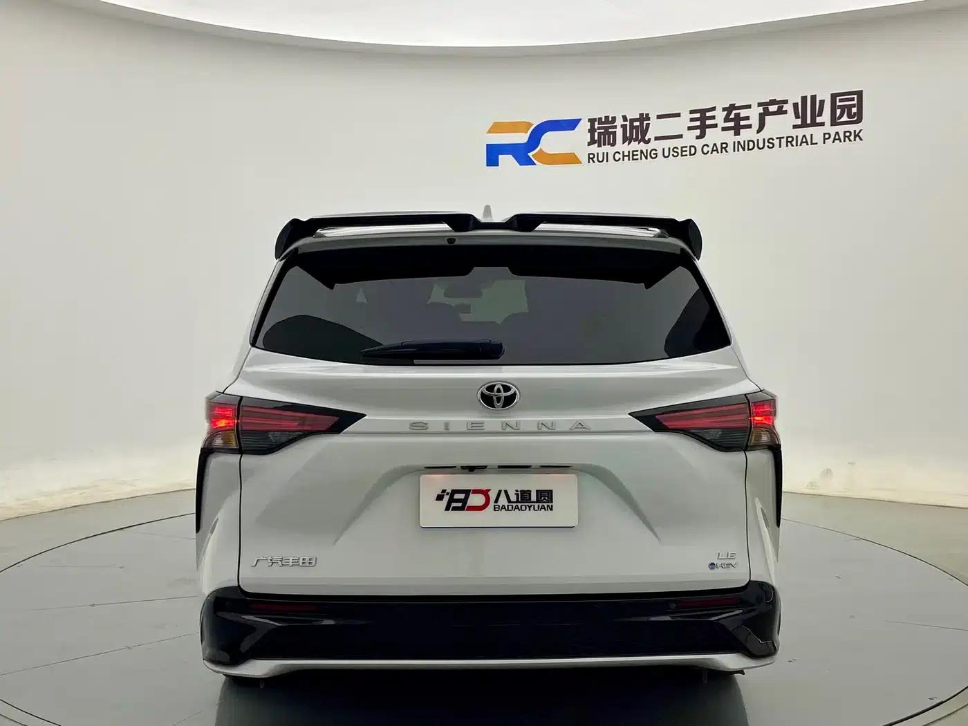 2026 Sienna 2.5L Hybrid 2WD Comfort Edition — миниатюра 6