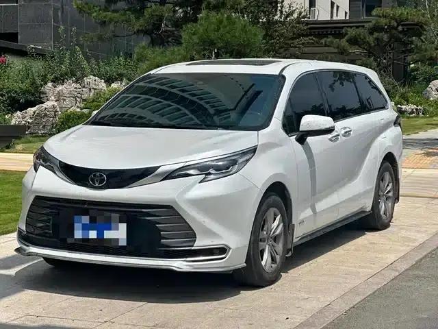 2024 Sienna 2.5L Hybrid AWD Premium Edition