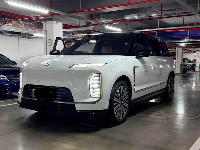 NIO ES9 2026 Executive Signature Edition with 6-seat island