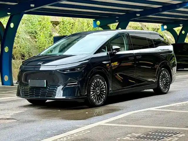 XPeng X9 2025 Pure Electric Model with a Maximum Range of 740km