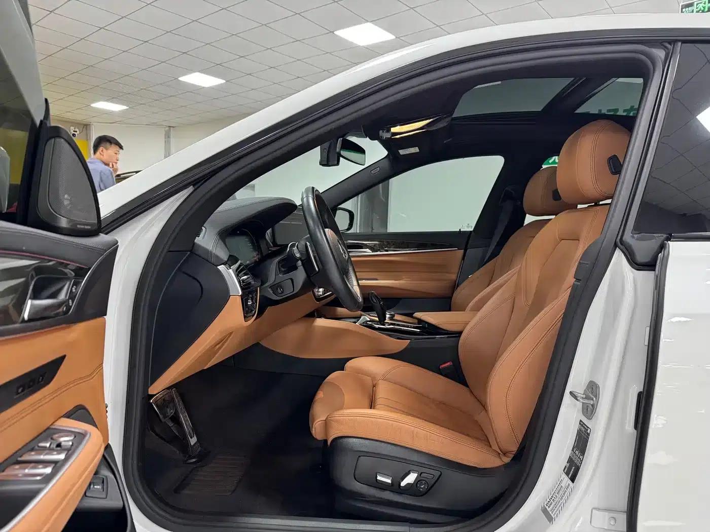 2022 BMW 6 Series GT 630i M Sport Package — миниатюра 4