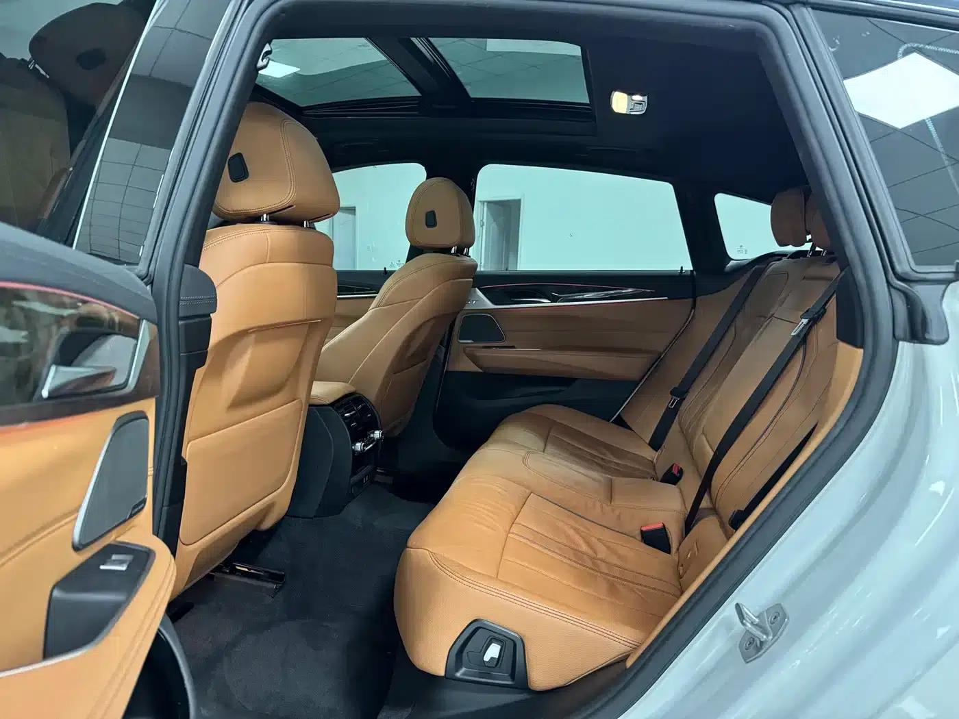 2022 BMW 6 Series GT 630i M Sport Package — миниатюра 5
