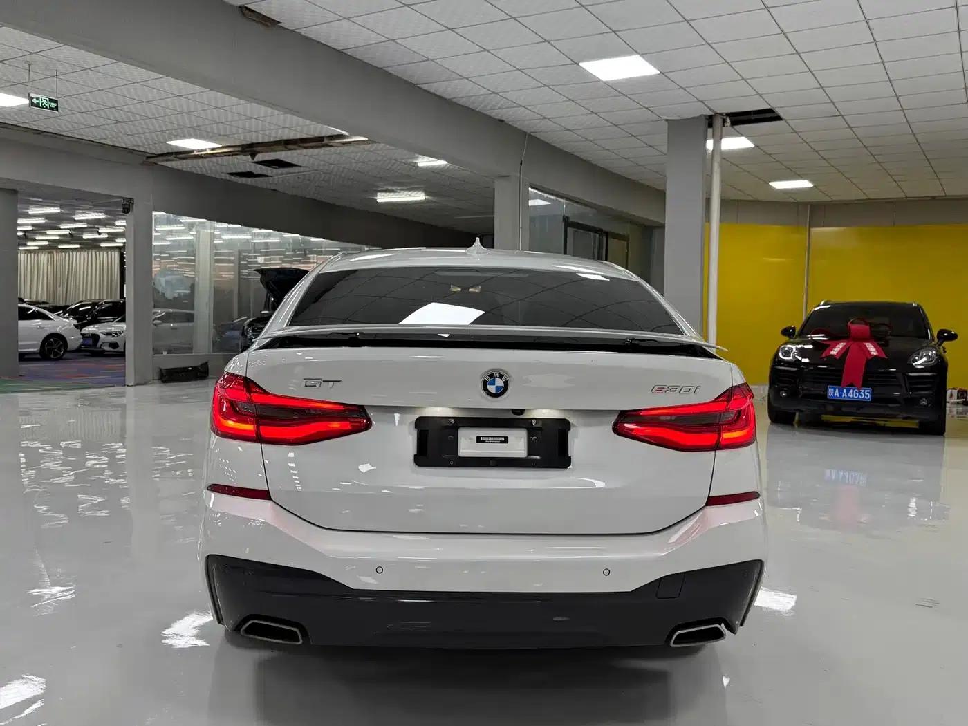 2022 BMW 6 Series GT 630i M Sport Package — миниатюра 8