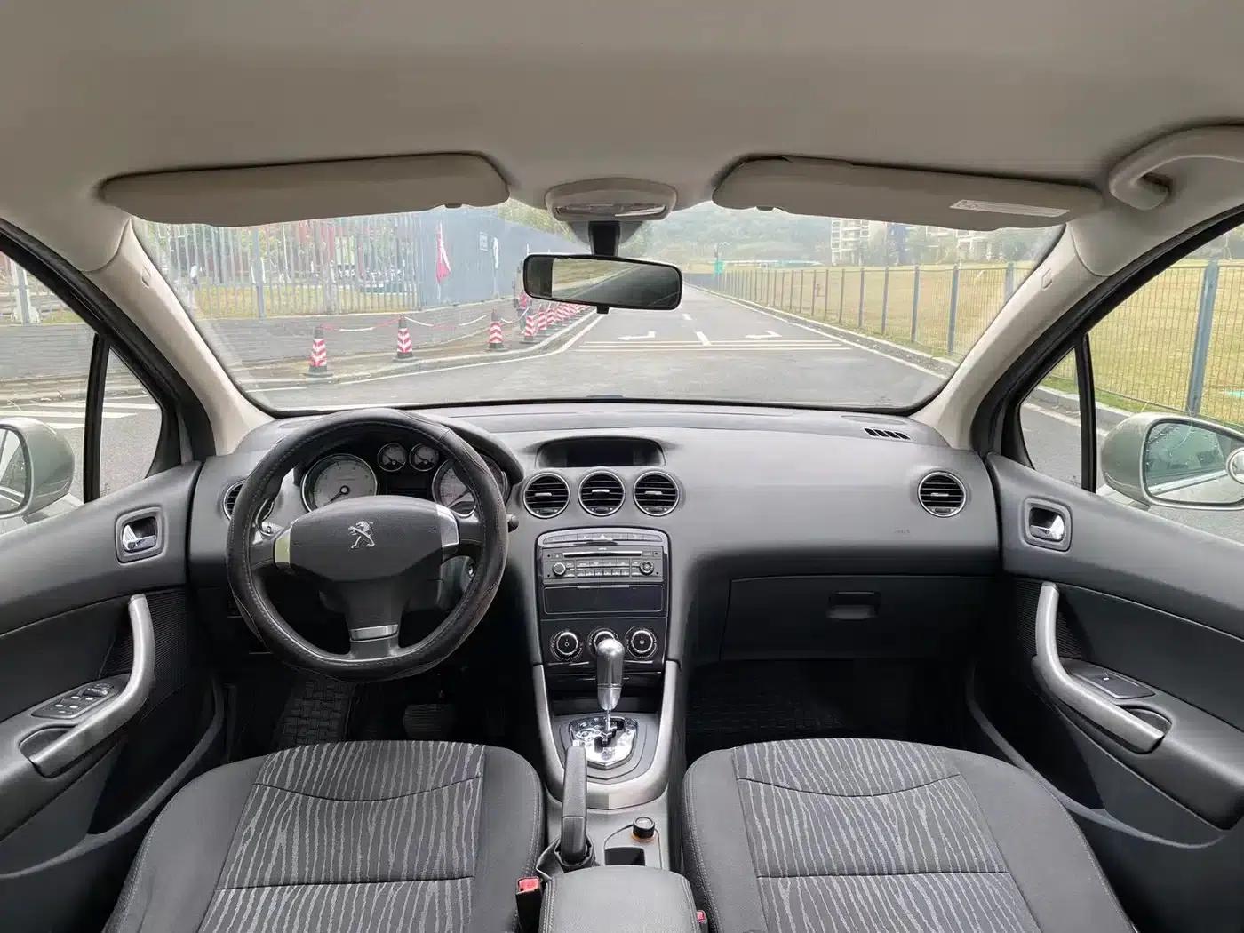 Peugeot 408 2013 2.0L Automatic Comfort Edition — миниатюра 6
