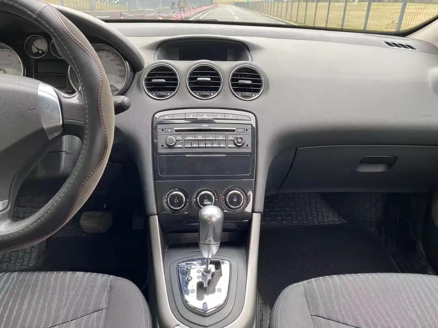 Peugeot 408 2013 2.0L Automatic Comfort Edition — миниатюра 7