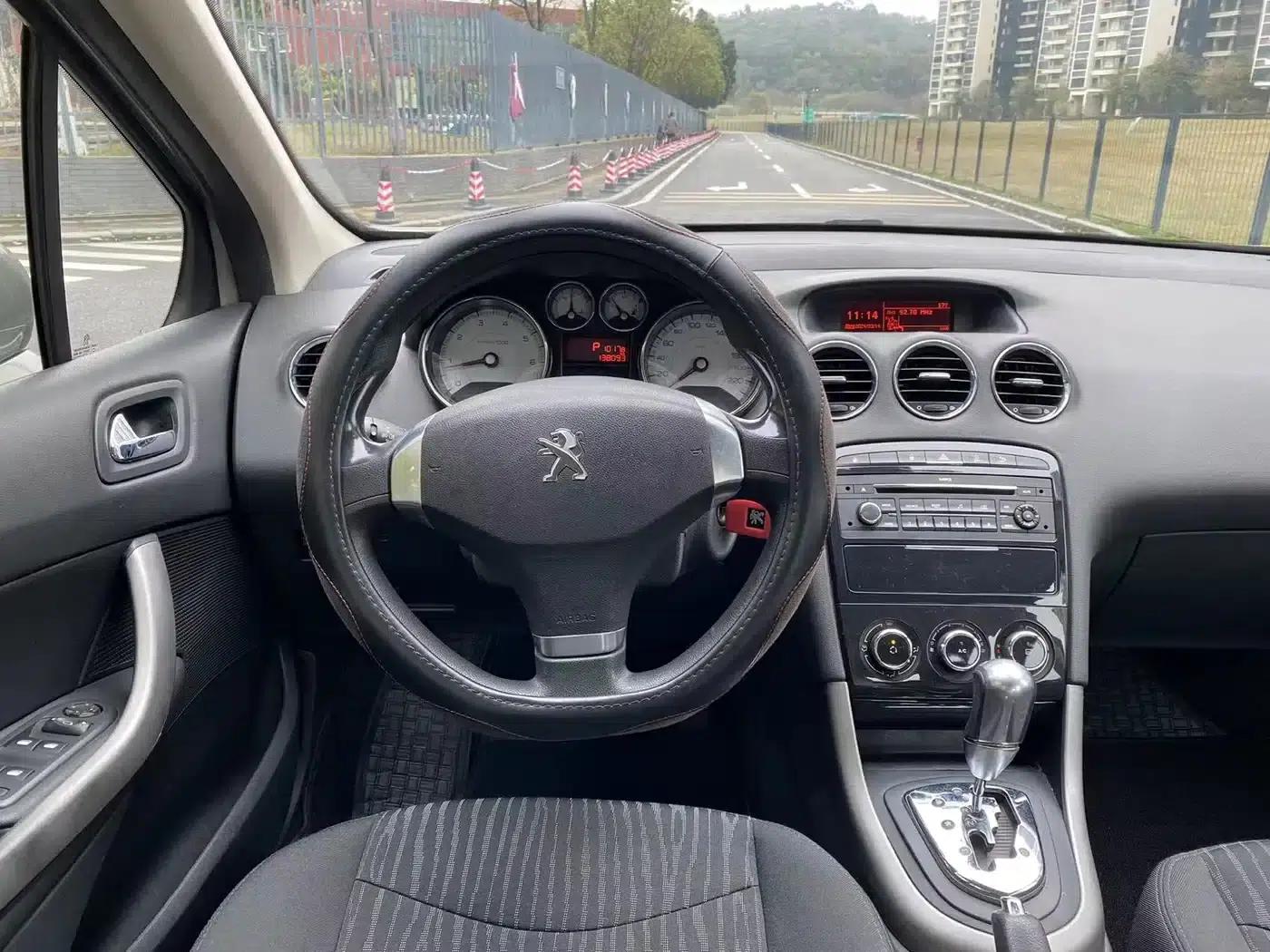 Peugeot 408 2013 2.0L Automatic Comfort Edition — миниатюра 8
