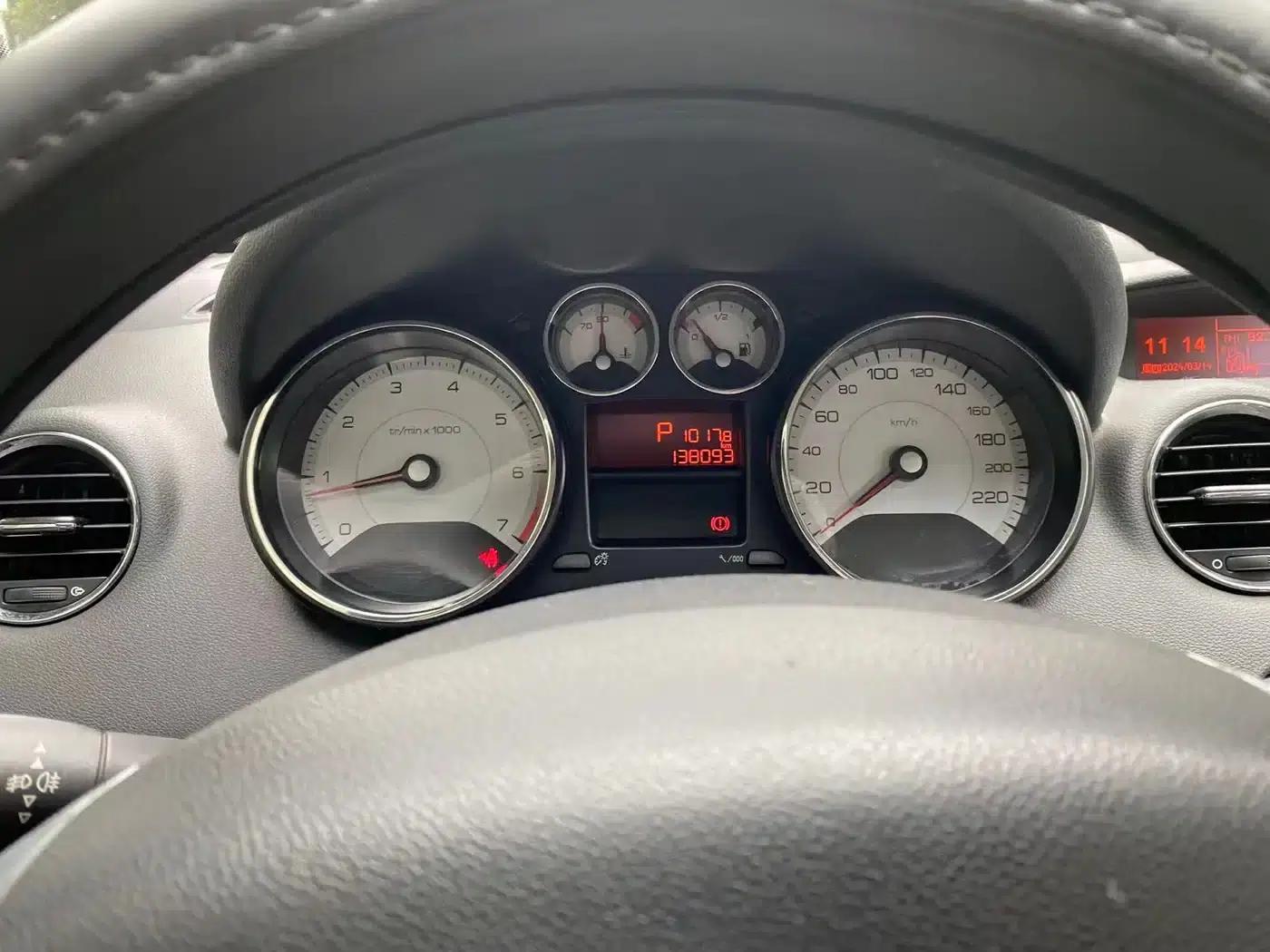 Peugeot 408 2013 2.0L Automatic Comfort Edition — миниатюра 9