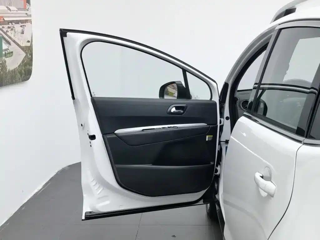 Peugeot 3008 2016 2.0L Automatic Classic Edition — миниатюра 8
