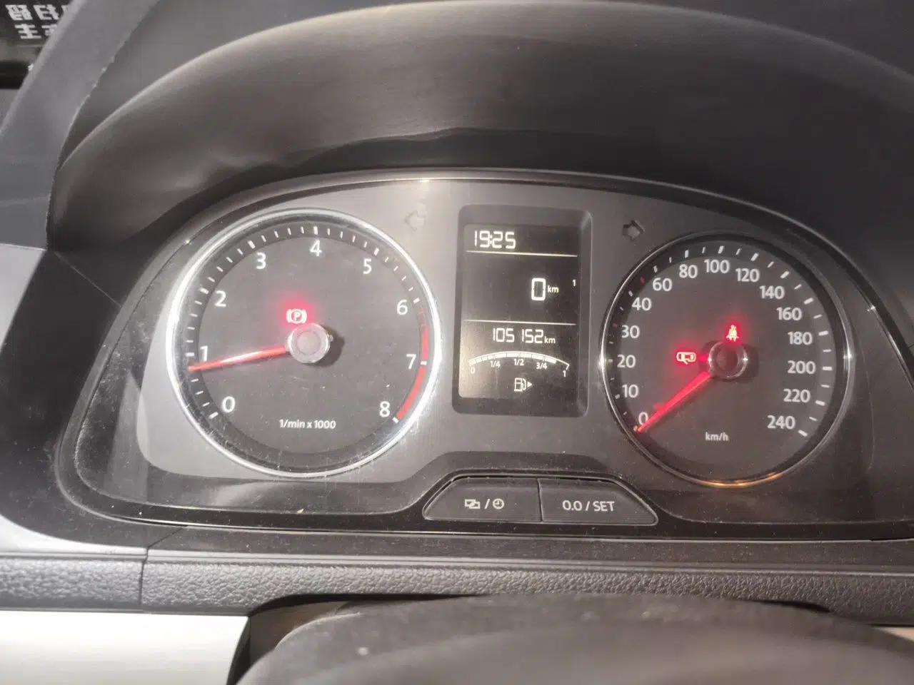 Volkswagen Lavida 2013 Restyled Classic 1.6L Manual Comfort Edition — миниатюра 11
