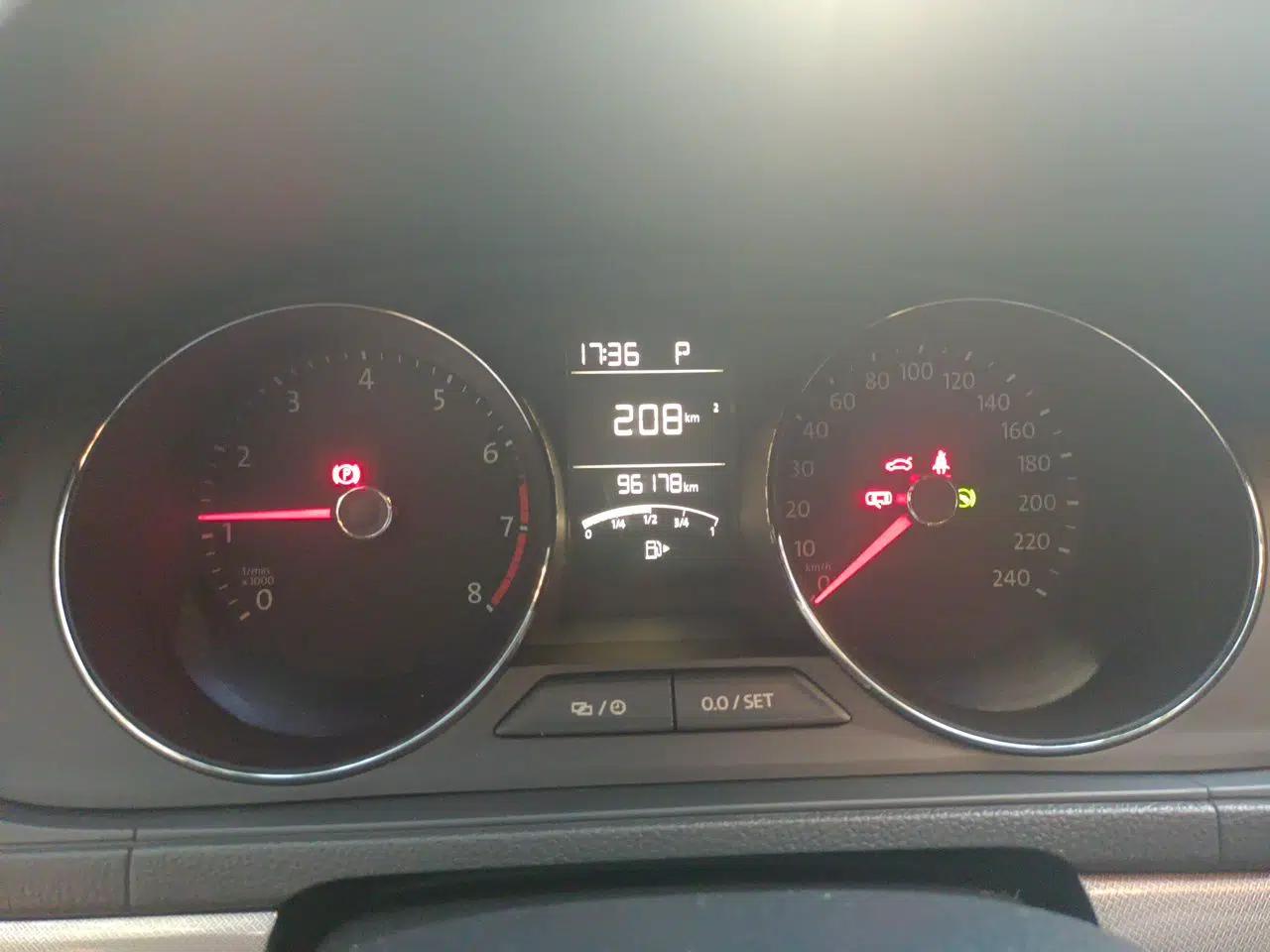 Volkswagen Lavida 2017 1.6L Automatic Comfort Edition — миниатюра 11