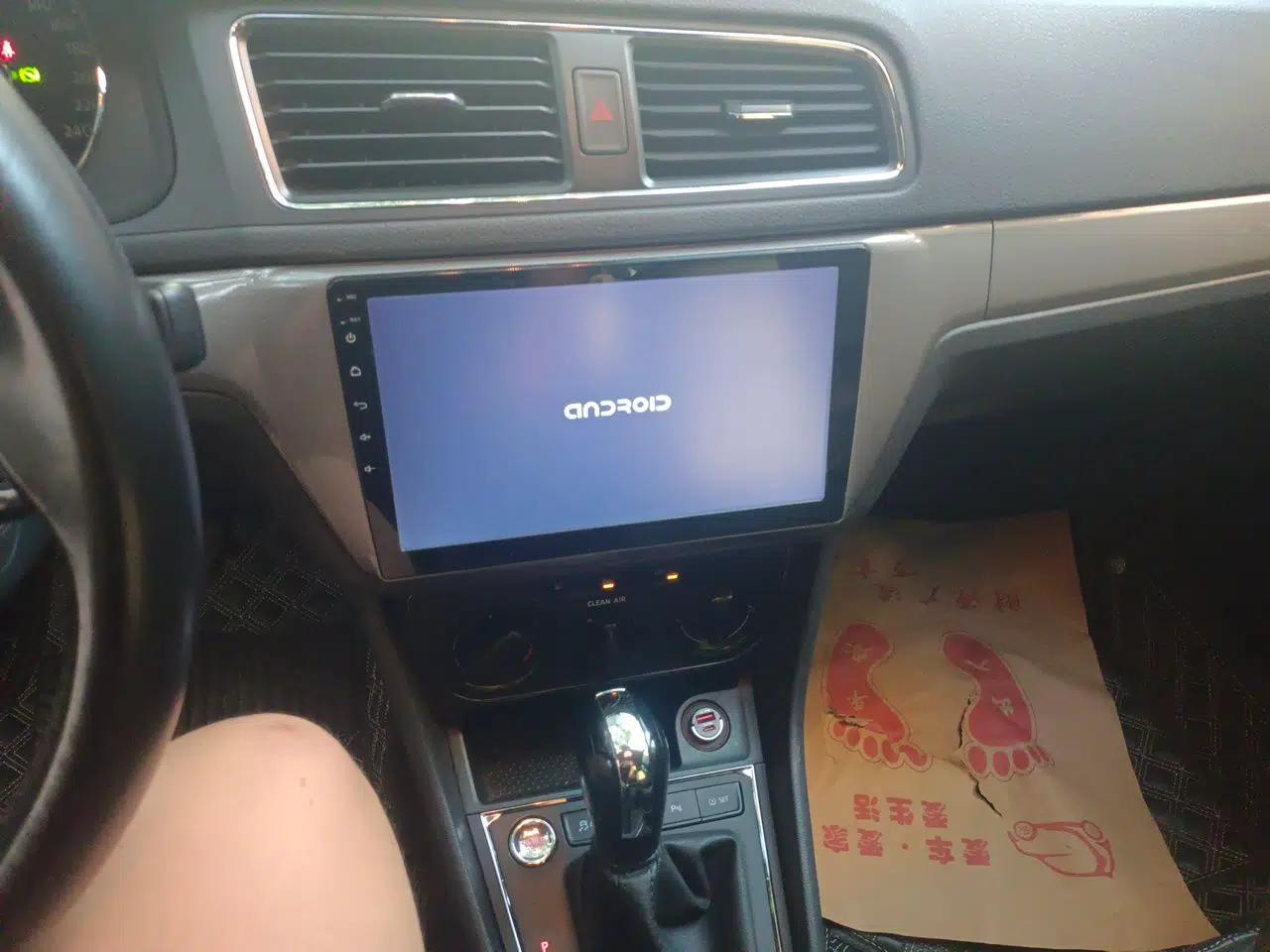Volkswagen Lavida 2017 1.6L Automatic Comfort Edition — миниатюра 13
