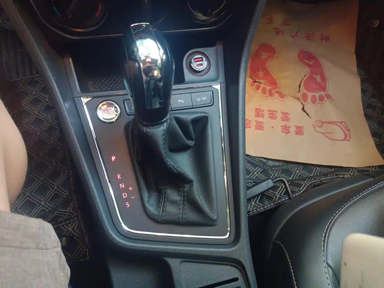 Volkswagen Lavida 2017 1.6L Automatic Comfort Edition — миниатюра 14